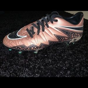 Nike US size 7 soccer cleats.